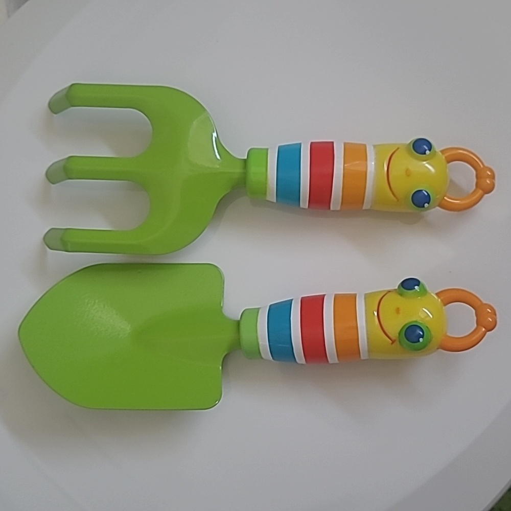 NWOT Melissa & Doug Sunny Patch Giddy Buggy  Gardening Tools